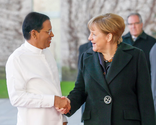 Video: President meets German Federal Chancellor