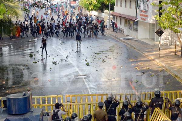 Police fires tear gas to disperse IUSF students