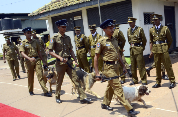 Sniffer dogs at Welikada prison