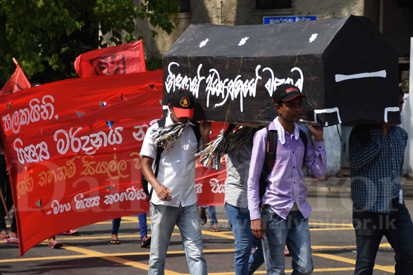 Kalaniya Uni. Students’ Protest