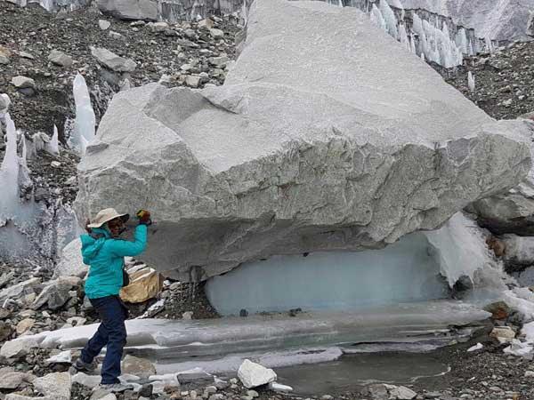 Expedition to Mount Everest - Jayanthi  and Johann arrive at Everest Base Camp