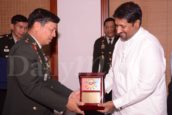 Thai Chief of Defence Forces calls on Ruwan