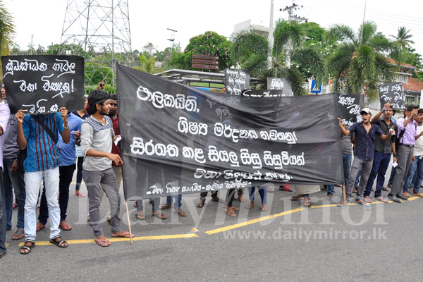 Video: Protest over arresting uni. Students