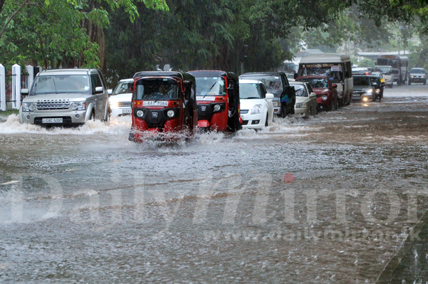 Roads flooded in Colombo