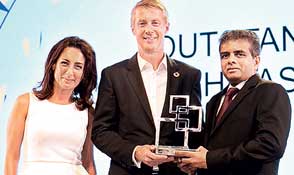 Dialog Axiata CEO receives highest honour at Asia Mobile Awards