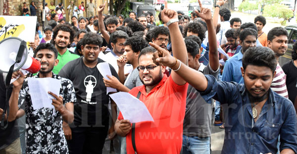 Uni students protest to release Lahiru