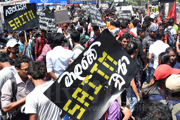 Video: Protest against SAITM