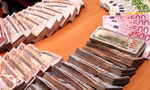 Three caught attempting to smuggle FC worth Rs.166 mn