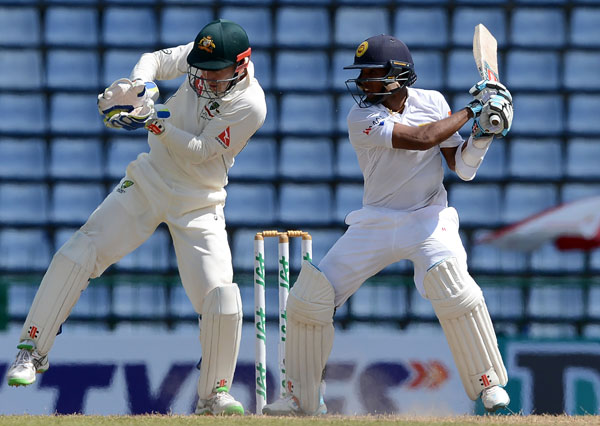 Mendis puts SL in strong position