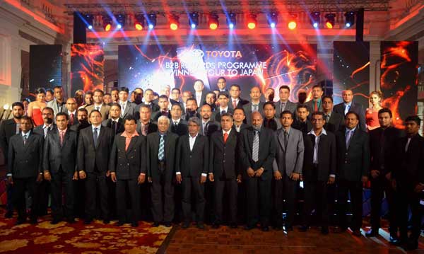 Toyota Lanka rewards top performers at National Dealer Convention 2016