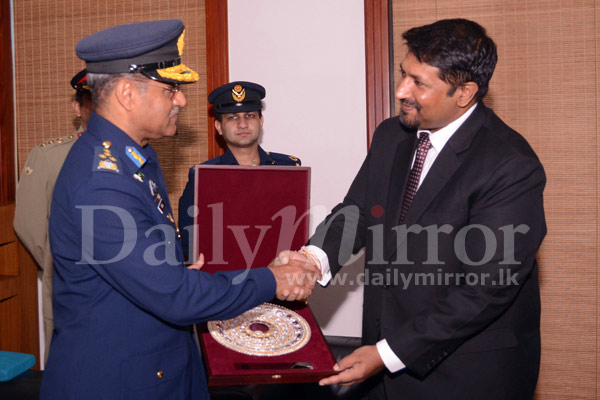 Pakistan Air Force Chief calls on Minister Ruwan