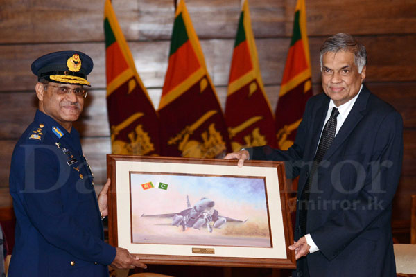 Pakistani Air Chief Marshal visits PM 