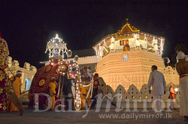 Randoli Perahera parades the streets