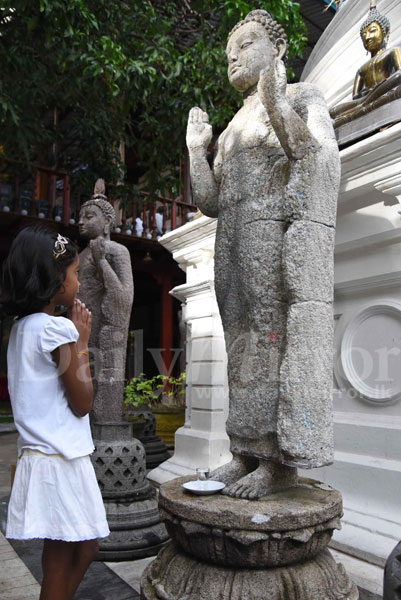 Nikini full moon Poya day