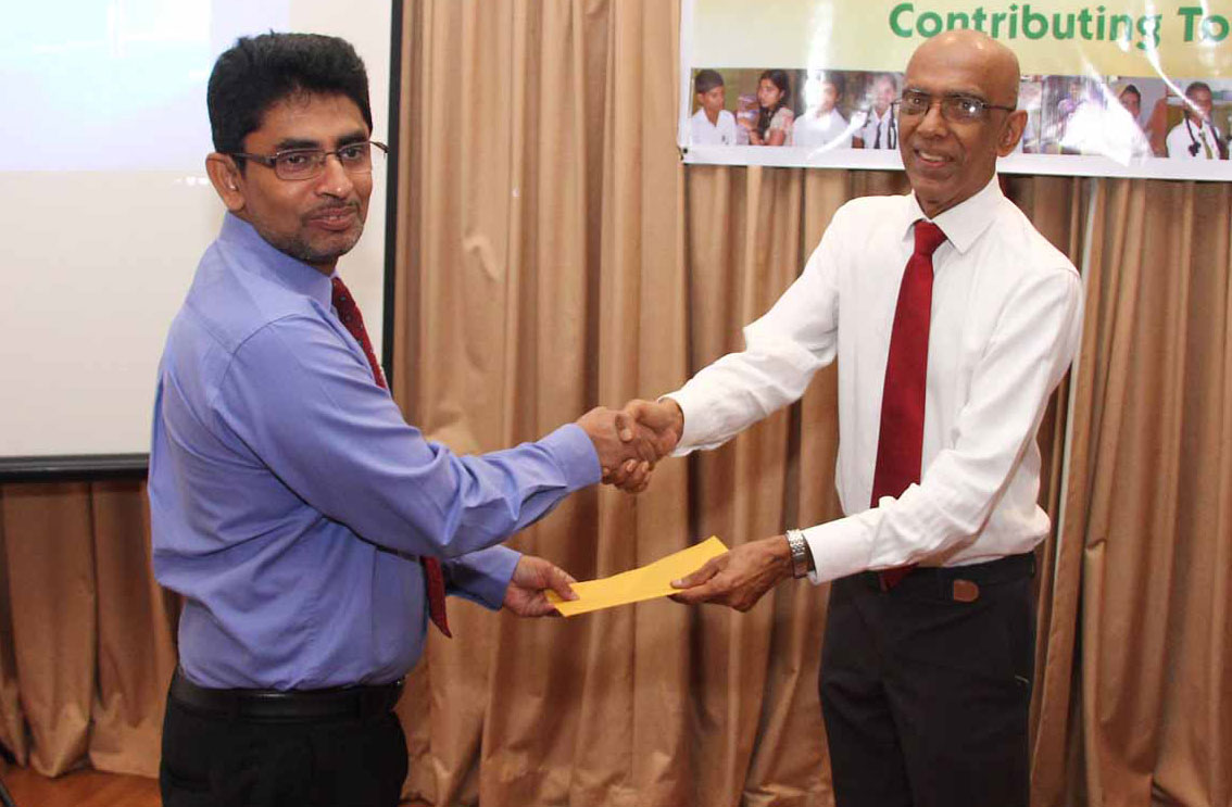 Give2Lanka donates Rs. 1.5 millionto Berendina scholarship program