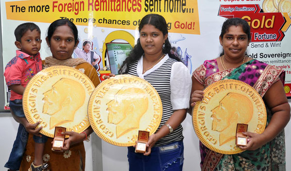 Winners of ‘People’s Bank Foreign Remittance Gold Fortune 2016’ receive 22 Carat Sovereign Gold Coin