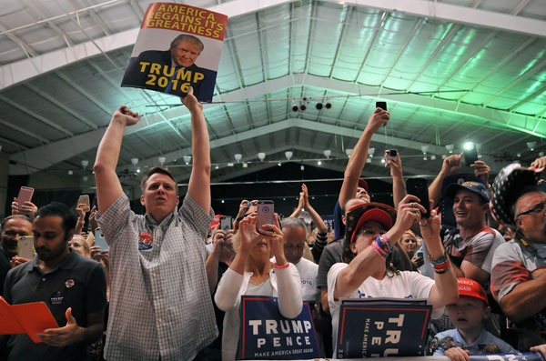 Donald trump holds campaign event in Philadelphia