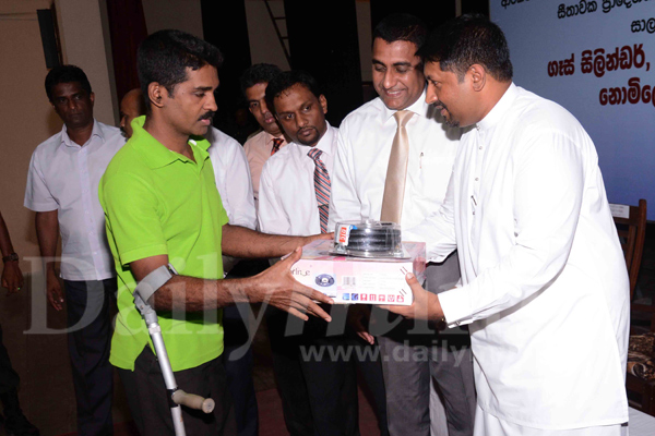 State Minister Wijewardene facilitates assist to Salawa residents