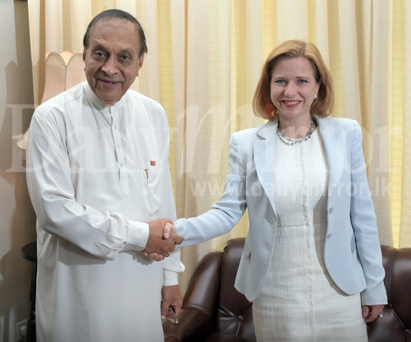 Video: Swiss Speaker meets Karu