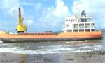 Dredger ‘Sayuru’ runs aground in Hikkaduwa