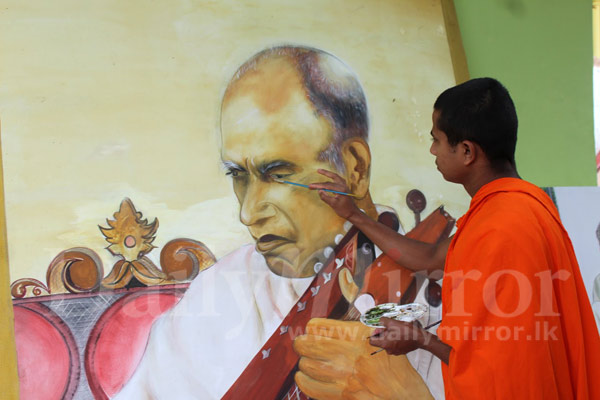 Video: Gnanawimala Thera shows his painting excellence