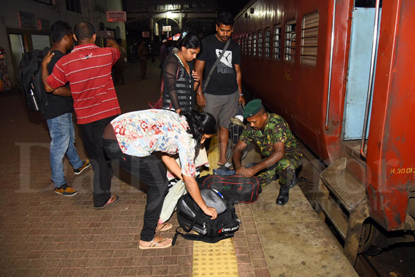 Bomb scare delays Colombo – Badulla night mail