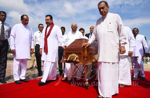 Video: Remains of late premier brought to Parliament