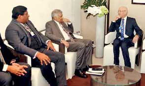 Lankan delegation holds discussion with WEF Exec. Chairman