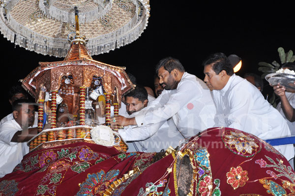 Nawam Perahera