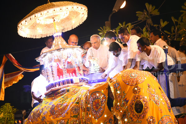 PM at Navam Perehera