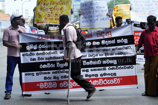 Disabled war heroes take to streets