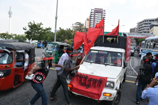 IUSF motorcade reaches Colombo