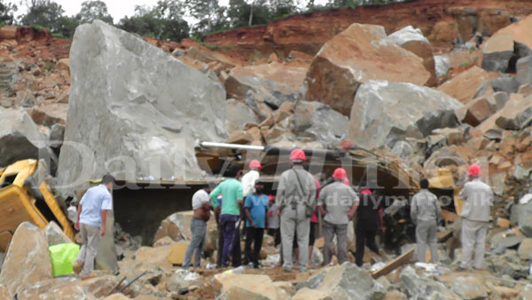 Earth embankment collapses in Laggala