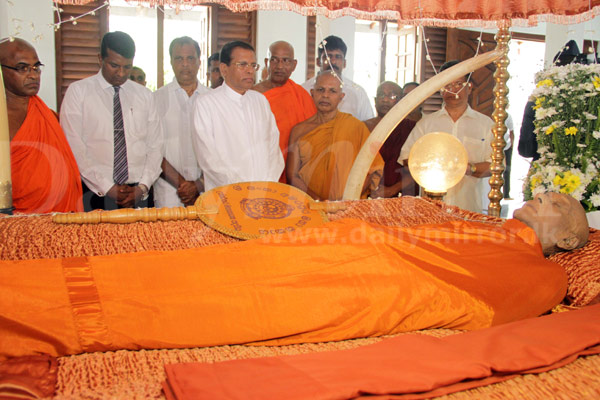 President pays last respects to Mahanayake Thera