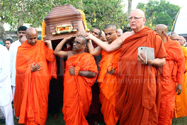 Last rites of Ven. Davuldena Gnanissara thera