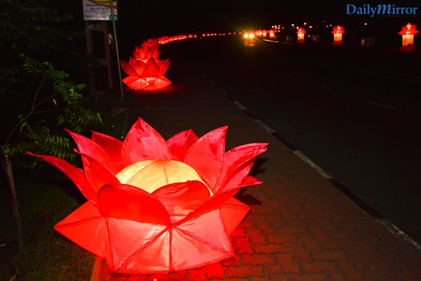 Blue Mountain Spreads Light for Vesak celebrations