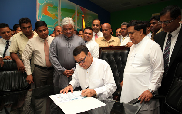 Minister Samarasinghe assumes duties