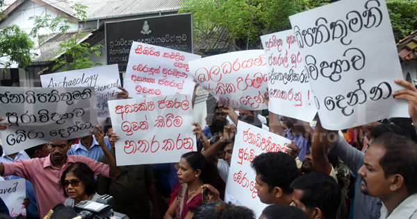 Employees protest against Archaeology DG’s removal