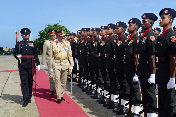 New General welcomes in Guard of Honour