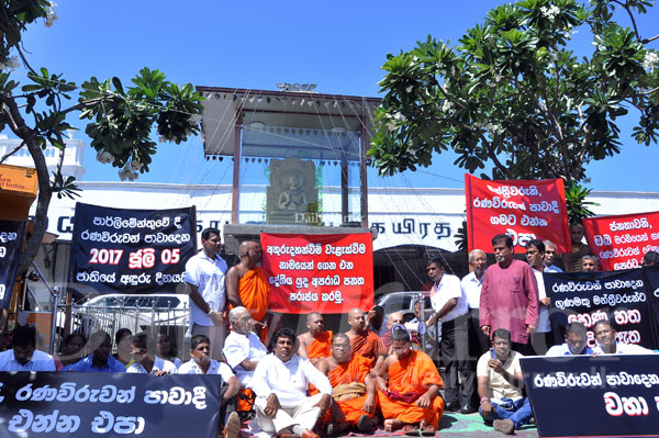 Video: Protest against International Charter on Missing Persons