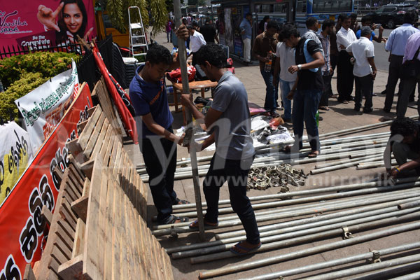 SAITM protest: dais at Fort removed