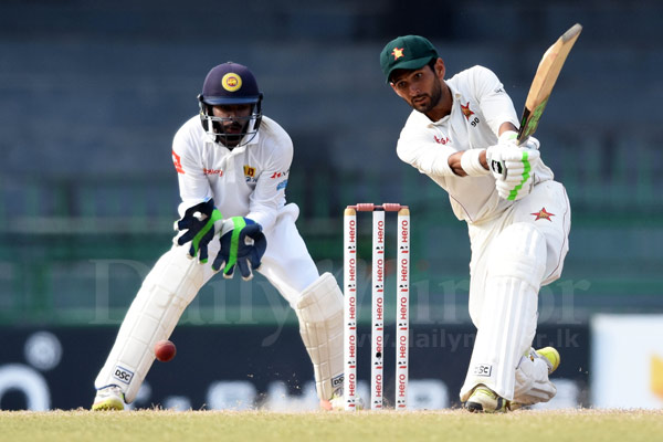 Raza helps Zimbabwe take big lead