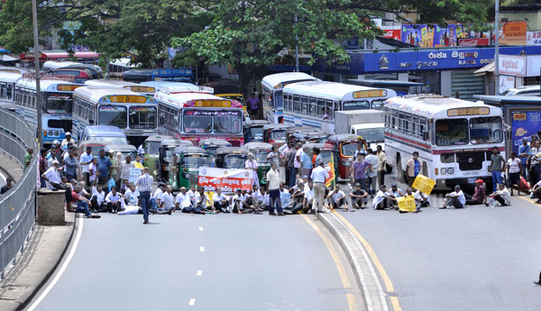 Disabled soldiers continue protest for third day 