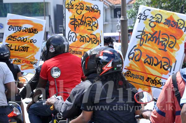 Protesters want traffic fines reduced