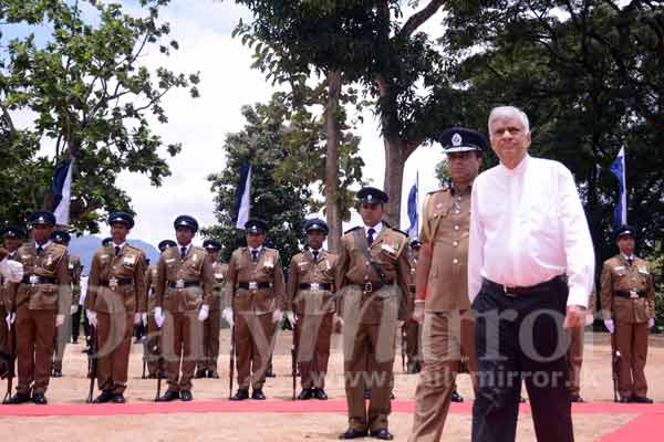 PM receives guard of honour