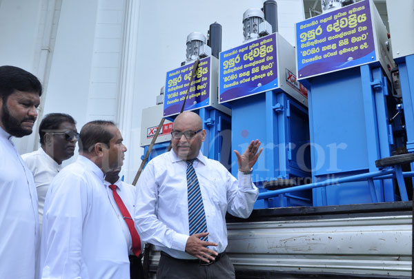 Isura Devapriya hands over baler machines