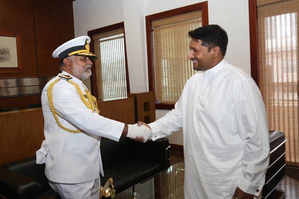 New Navy Commander meets State Minister