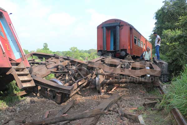 Rajarata Rejini derails