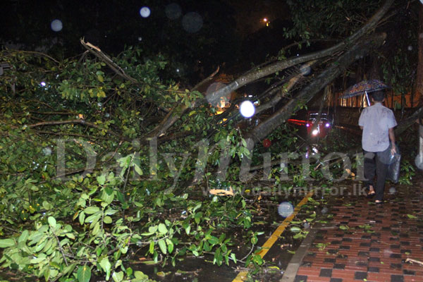 Rains wreak havoc in Colombo