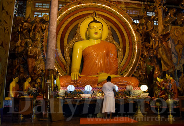 Unduvap Poya Day at Gangaramaya